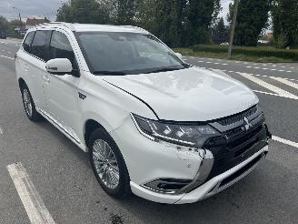 krockskadad bil auto Mitsubishi Outlander PLUG-IN HYBRID 2020/12