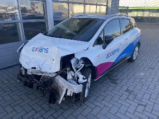 Damaged car Renault Clio Estate 1.5 dCi Limited 2019/1