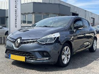 Damaged car Renault Clio 0.9 TCe Limited 2017/4