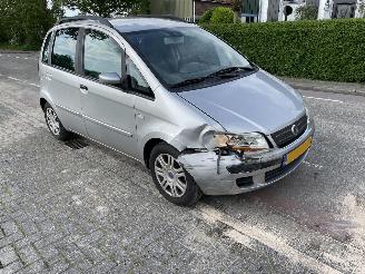 Damaged car Fiat Idea 1.4-16V 2004/9