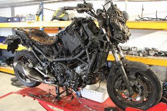 démontage motocyclettes  Honda NC 700  2021/4