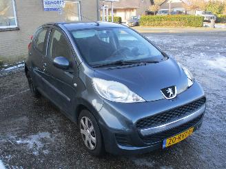damaged commercial vehicles Peugeot 107 1.0-12V XS Airco 2011/8