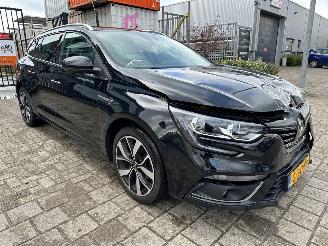 Voiture accidenté Renault Mégane Estate 1.3 TCe Bose 2019/11