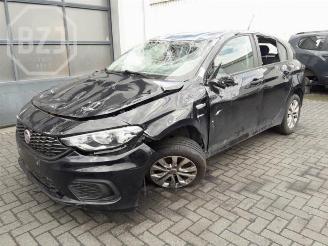 uszkodzony samochody osobowe Fiat Tipo Tipo (356H/357H), Hatchback, 2016 1.4 16V 2018