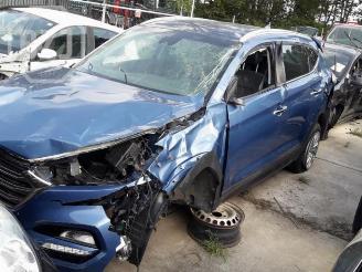 uszkodzony samochody osobowe Hyundai Tucson Tucson (TL), SUV, 2015 1.6 GDi 16V 2WD 2016/12