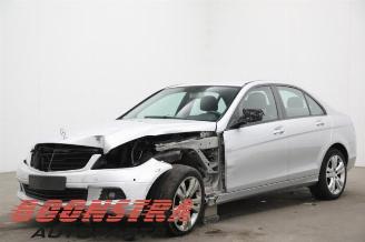 uszkodzony samochody osobowe Mercedes C-klasse 2.2 C-220 CDI 16V Sedan 4Dr Diesel 2.148cc 125kW (170pk) RWD 2007-01/2008-11 (204.008) OM646811 2008/4