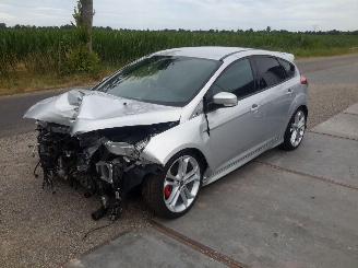 uszkodzony samochody osobowe Ford Focus ST 2.0 16v Turbo 2018/4