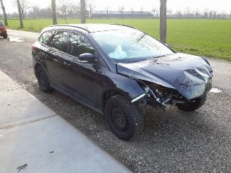 uszkodzony samochody osobowe Ford Focus 1.0 ecoboost 2014/5