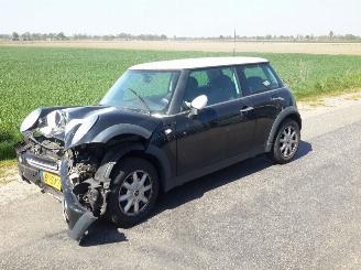 uszkodzony samochody osobowe Mini Cooper 1.6 16v 2003/1