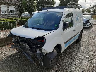 Vaurioauto  passenger cars Renault Kangoo 1.5 DCI 55KW 2012/4