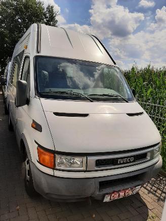 Damaged car Iveco Daily 50 C15 2006/1
