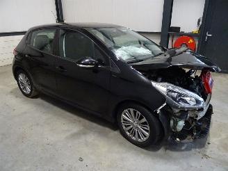 Damaged car Peugeot 208 1.2 VTI 2018/12