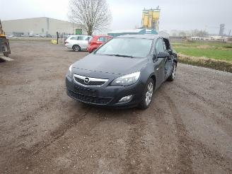 rozbiórka samochody osobowe Opel Astra 1.7cdti 2013/1