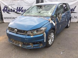 Salvage car Volkswagen Touran  2017/5