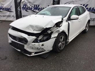 Damaged car Volvo V-40 Kinetic 2014/5