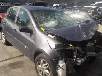 Voiture accidenté Renault Clio Clio III (BR/CR), Hatchback, 2005 / 2014 1.2 16V TCe 100 2007/10