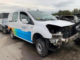 damaged commercial vehicles Peugeot Partner Partner (GC/GF/GG/GJ/GK), Van, 2008 / 2018 1.6 BlueHDi 100 2015/10