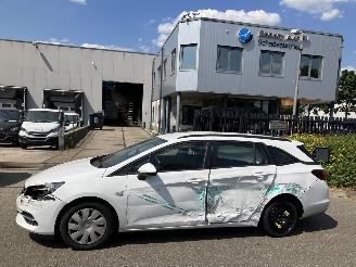 Vaurioauto  passenger cars Opel Astra SPORTS TOURER 1.5D 77kW E6 NAVI 2020/10