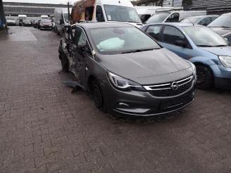 uszkodzony samochody osobowe Opel Astra Astra K, Hatchback 5-drs, 2015 / 2022 1.0 Turbo 12V 2017