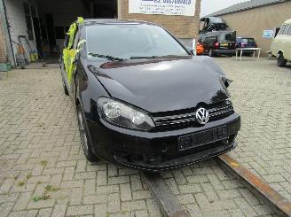 uszkodzony samochody osobowe Volkswagen Golf  2010/1