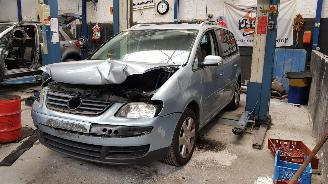 demontáž osobní automobily Volkswagen Touran 1.6 16v FSI Business 2006/7