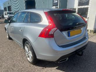 Volvo V-60 2.4 D5 TWIN ENGINE AUTOMAAT BJ 2016 picture 2