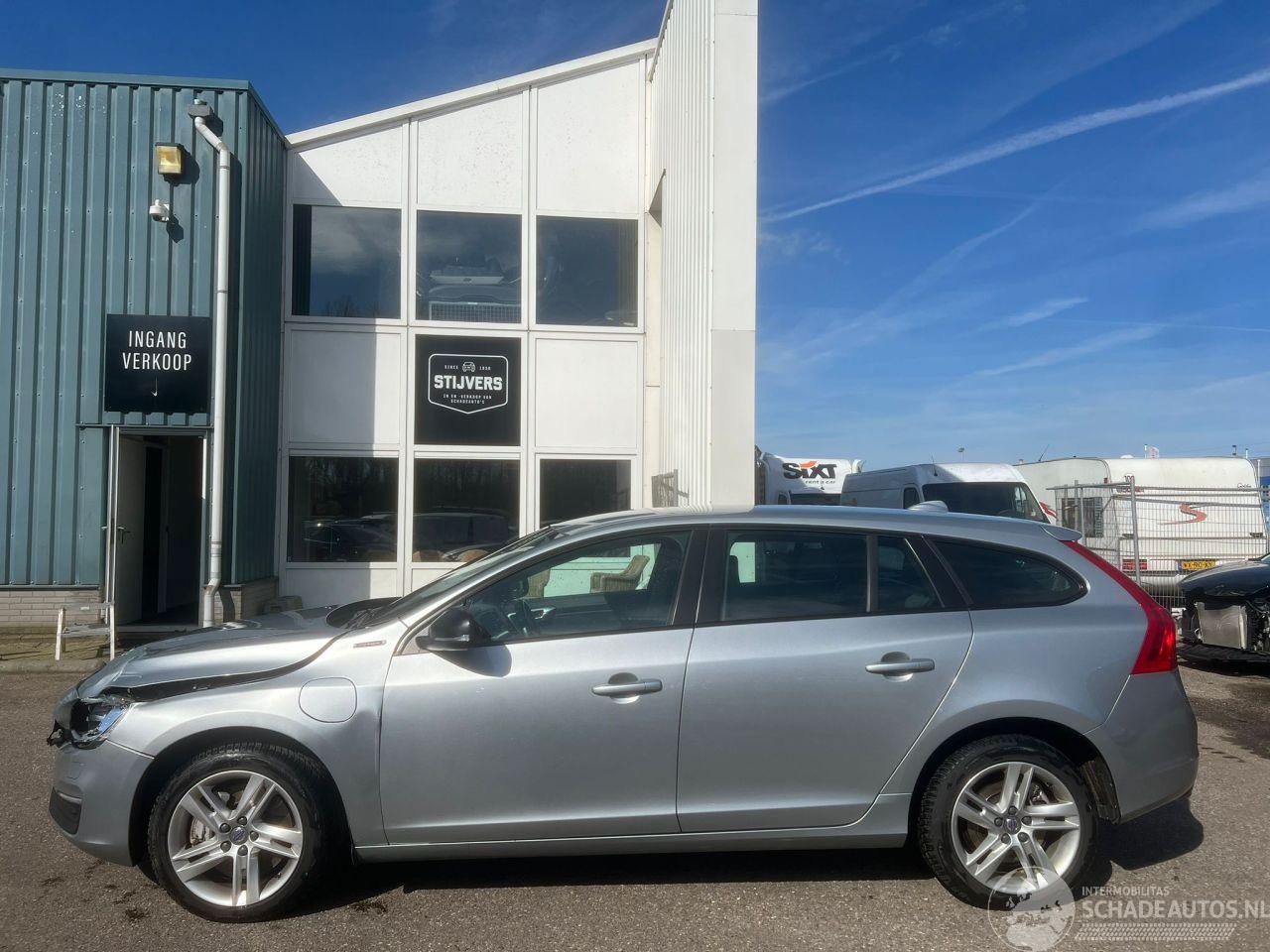 Volvo V-60 2.4 D5 TWIN ENGINE AUTOMAAT BJ 2016
