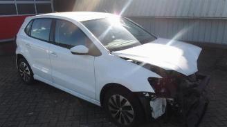 Voiture accidenté Volkswagen Polo Polo V (6R), Hatchback, 2009 / 2017 1.0 TSI 12V BlueMotion 2015/10