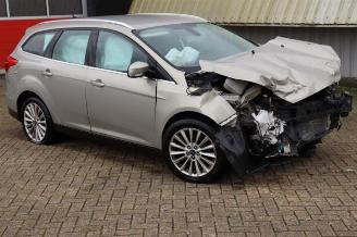 uszkodzony samochody osobowe Ford Focus Focus 3 Wagon, Combi, 2010 / 2020 1.0 Ti-VCT EcoBoost 12V 125 2015/1