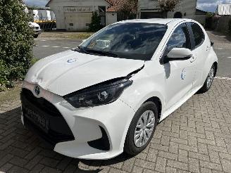 Coche siniestrado Toyota Yaris 1.5 HYBRID ACTIVE 2022/12