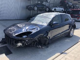 Damaged car Porsche Macan  2017/4