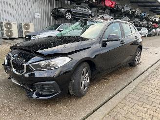 Vaurioauto  passenger cars BMW 1-serie 118i 2019/9