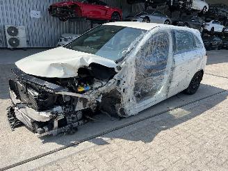 uszkodzony samochody osobowe Mercedes B-klasse B200 Sports Tourer 2017/10