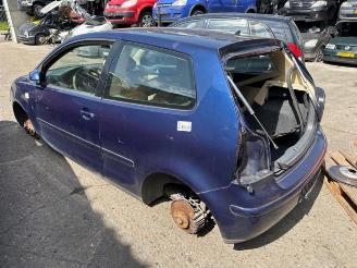 Damaged car Volkswagen Polo Polo IV (9N1/2/3), Hatchback, 2001 / 2012 1.4 16V 2002/4