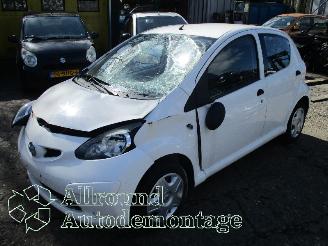 uszkodzony samochody osobowe Toyota Aygo Aygo (B10) Hatchback 1.0 12V VVT-i (1KR-FE) [50kW]  (07-2005/05-2014) 2007