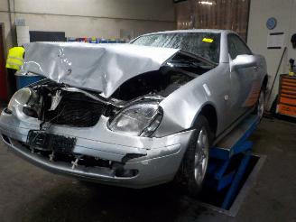 uszkodzony samochody osobowe Mercedes SLK SLK (R170) Cabrio 2.0 200 16V (M111.946) [100kW]  (09-1996/03-2000) 1997/11