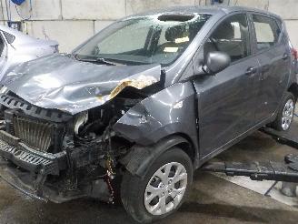 uszkodzony samochody osobowe Hyundai I-10 i10 (B5) Hatchback 1.0 12V (G3LA) [49kW]  (12-2013/06-2020) 2014/7