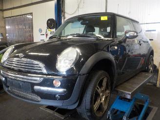 voitures voitures particulières Mini Mini Mini One/Cooper (R50) Hatchback 1.6 16V One (W10-B16A) [66kW]  (06-200=
1/09-2006) 2003/8