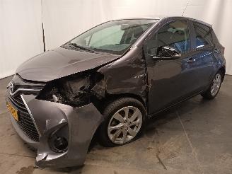 Damaged car Toyota Yaris Yaris III (P13) Hatchback 1.5 16V Hybrid (1NZ-FXE) [74kW]  (03-2012/09=
-2020) 2015/1