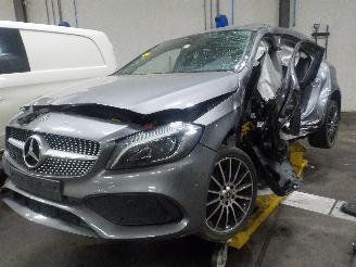 Voiture accidenté Mercedes A-klasse A (W176) Hatchback 1.6 A-180 16V (M270.910) [90kW]  (09-2012/05-2018) 2018/1