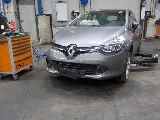 Auto incidentate Renault Clio Clio IV (5R) Hatchback 5-drs 1.2 TCE 16V GT EDC (H5F-403(H5F-D4)) [88k=
W]  (03-2013/08-2021) 2015