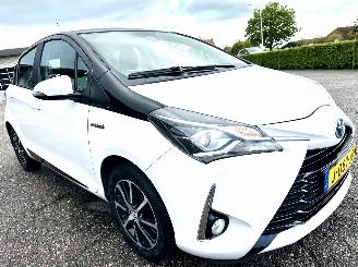 Toyota Yaris 1.5 Hybrid 87pk automaat Design Sport 5drs - front + line assist - camera - clima - cruise - keyless start - twotone - NIEUW MODEL picture 4