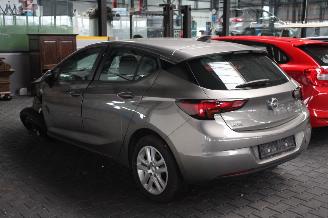 uszkodzony samochody osobowe Opel Astra  2017/1
