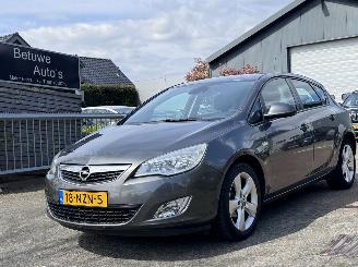 Salvage car Opel Astra 1.6 Edition AUTOMAAT 2010/12