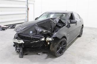 damaged passenger cars BMW 3-serie 330 2022/11