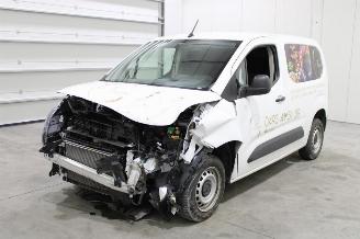 Damaged car Peugeot Partner  2022/3