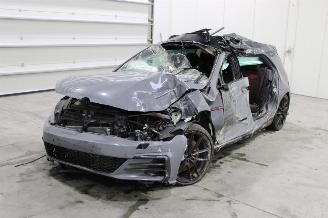 damaged passenger cars Volkswagen Golf  2019/6
