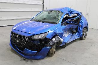 damaged passenger cars Peugeot 208  2022/2