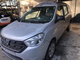 Voiture accidenté Dacia Lodgy 1600CC - 75KW - BENZINE 2018/11