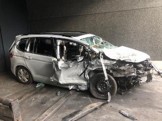 uszkodzony samochody osobowe Volkswagen Touran DIESEL - 1600CC - 85KW  - EURO6C 2019/2